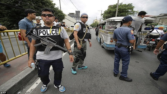 Philippines giải tán 18 đơn vị chống ma túy cấp khu vực