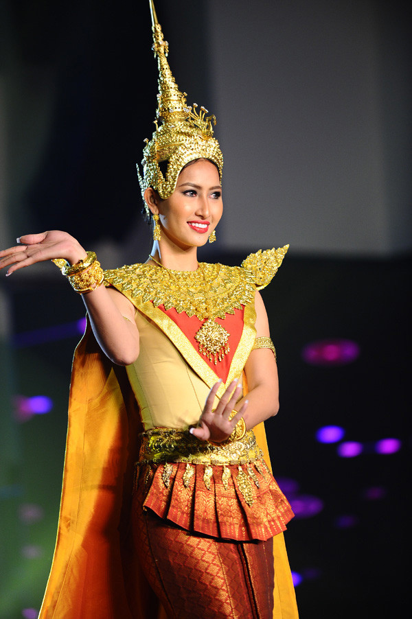 Không phải Huyền My, đại diện Indonesia mới dẫn đầu trang phục dân tộc đẹp nhất