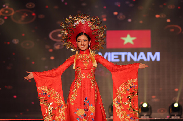 Huyền My dẫn đầu top 15 trang phục dân tộc đẹp nhất tại Miss Grand International