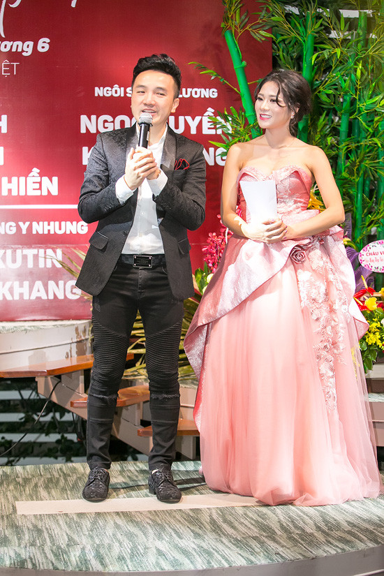 Xuân Hinh thể hiện Bolero “kiểu chèo” với Thanh Thanh Hiền trong liveshow của Dương Ngọc Thái