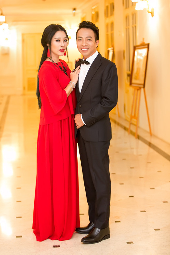 Hoa Trần, vợ Việt Hoàn xinh đẹp lộng lẫy sánh đôi với chồng