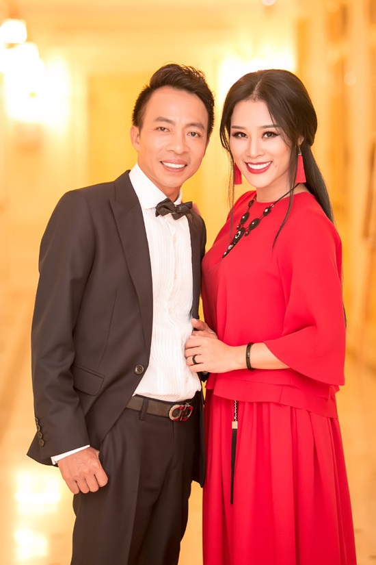 Hoa Trần, vợ Việt Hoàn xinh đẹp lộng lẫy sánh đôi với chồng