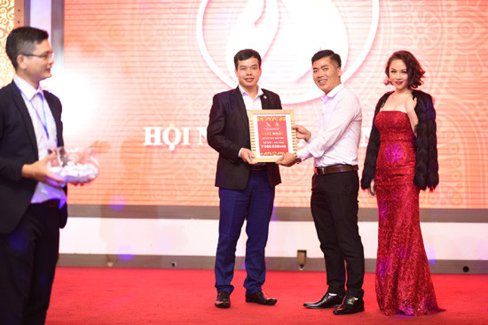 NTK Đỗ Trịnh Hoài Nam đấu giá được gần 1 tỷ đồng làm từ thiện