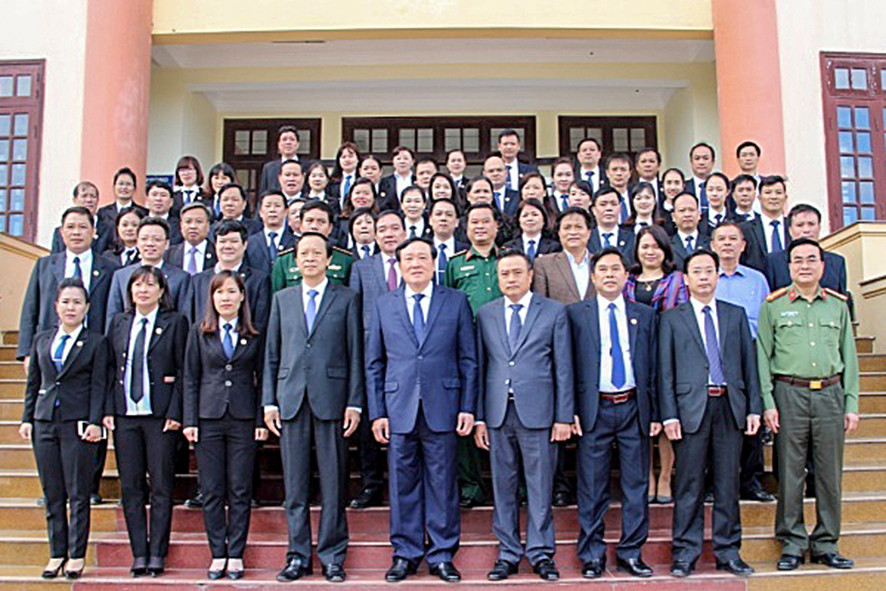 Chánh án TANDTC Nguyễn Hòa Bình thăm và làm việc với TAND tỉnh Lạng Sơn
