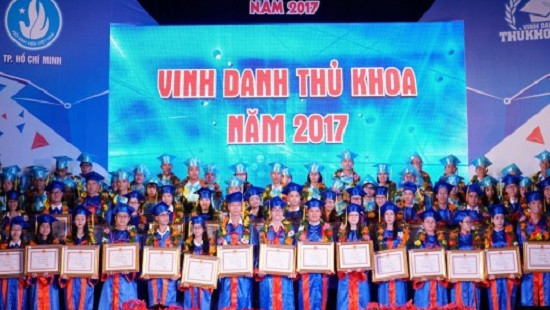 TP. HCM vinh danh 84 thủ khoa năm học 2016-2017