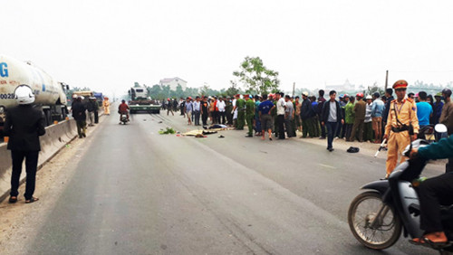 Hà Tĩnh: Hai thanh niên chết thảm dưới bánh xe đầu kéo
