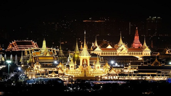 Thái Lan mạ vàng tháp hỏa táng để phục vụ lễ tang Quốc vương