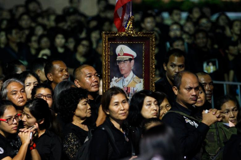 Thái Lan mạ vàng tháp hỏa táng để phục vụ lễ tang Quốc vương