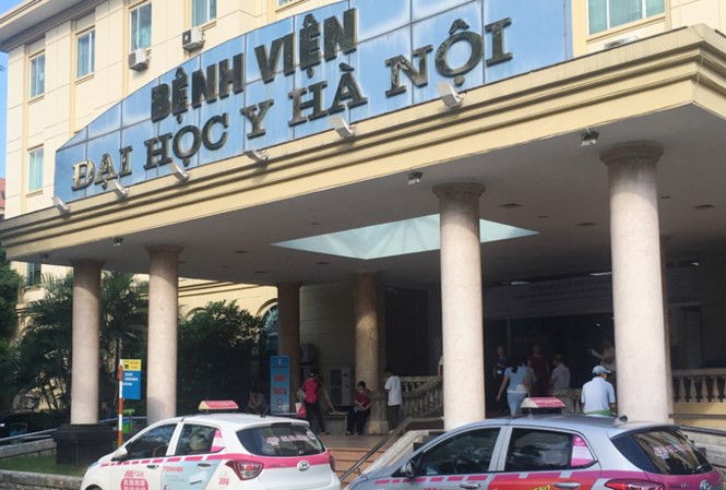 Hà Nội: 6 bệnh viện lớn bị tố để taxi độc quyền 