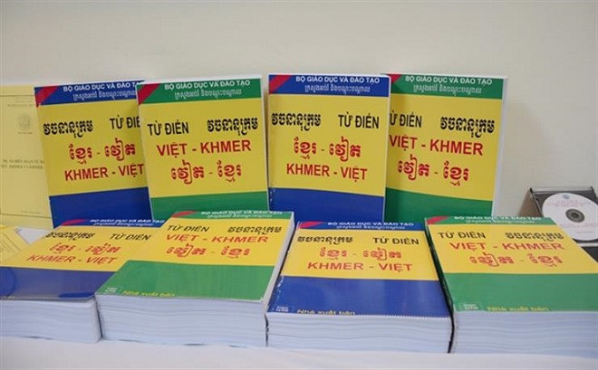 Ra đời Bộ Từ điển song ngữ mới Việt – Khmer và Khmer – Việt
