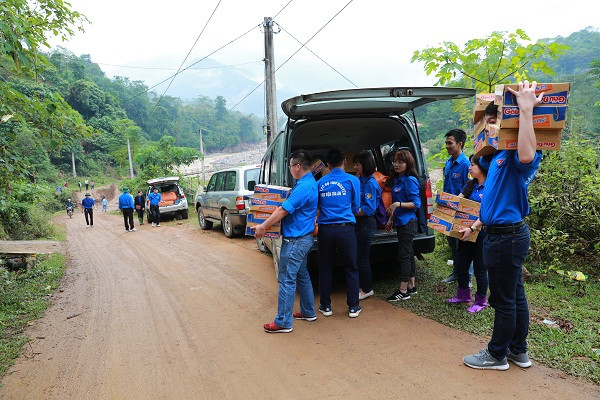 Học viện Tòa án thăm hỏi nhân dân xã Túc Đán, huyện Trạm Tấu, tỉnh Yên Bái sau cơn lũ dữ