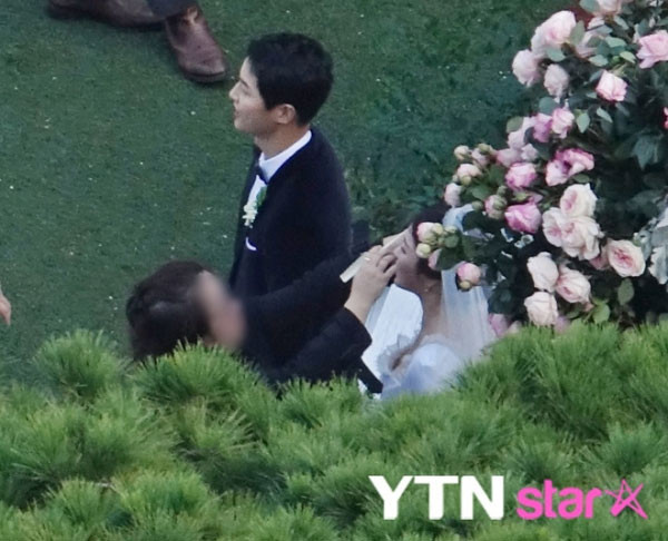 Hình ảnh đầu tiên về đám cưới thế kỷ của Song Joong Ki- Song Hye Kyo 