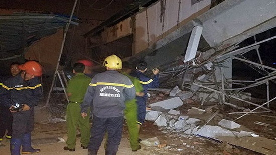 Sập công trình xây dựng siêu thị, 4 người bị thương