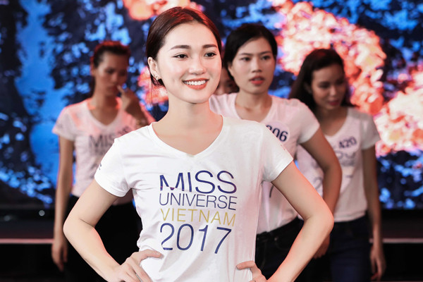 Đột nhập hậu trường chuẩn bị của Bán kết Hoa hậu Hoàn vũ Việt Nam 2017