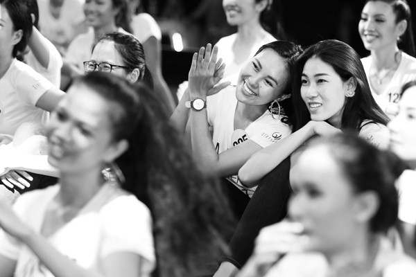 Đột nhập hậu trường chuẩn bị của Bán kết Hoa hậu Hoàn vũ Việt Nam 2017