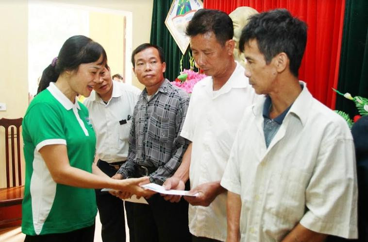 Vinamilk chia sẻ khó khăn với các hộ nghèo bị ảnh hưởng do lũ tại Hà Nội