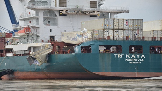 Hai tàu hàng vận tải cỡ lớn va chạm trên sông Đồng Nai