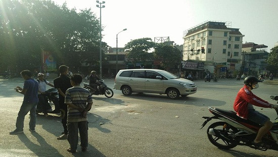 Xe đầu kéo cán chết một phụ nữ trên đường Phạm Văn Đồng