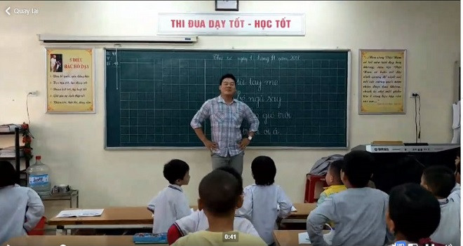 Clip thầy giáo nhảy múa giảng bài cho học sinh gây sốt mạng