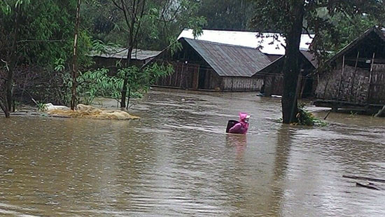 Đắk Lắk: Hàng trăm hộ dân bị cô lập, học sinh phải nghỉ học tránh bão