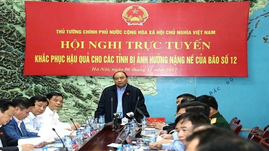 Thủ tướng Nguyễn Xuân Phúc chỉ đạo khắc phục hậu quả bão số 12