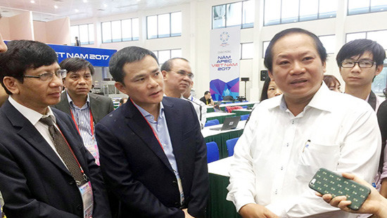 Bộ trưởng Trương Minh Tuấn trực tiếp kiểm tra Trung tâm báo chí APEC 2017