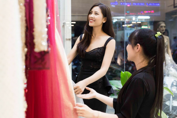 Nguyễn Thị Loan sẽ mặc gì ở Hoa hậu Hoàn vũ 2017?