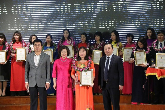 Sở GD-ĐT Hà Nội tuyên dương 100 nhà giáo tâm huyết, sáng tạo năm học 2016-2017
