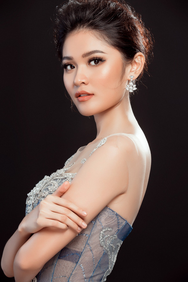 Hoa hậu Quốc tế 2017: Thuỳ Dung lộng lẫy như công chúa Lọ Lem