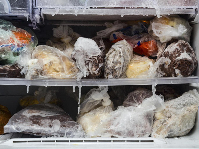 Nguy hại từ việc dùng túi nilon đựng đồ ăn để tủ lạnh