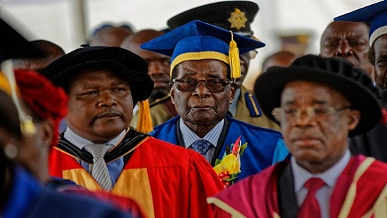 Tổng thống Zimbabwe xuất hiện công khai, sắp bị phế truất