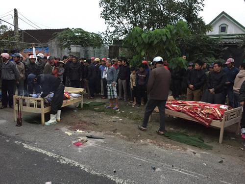 Hà Tĩnh: Xe tải kéo lê xe máy, hai người tử vong 