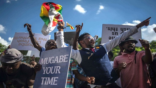 Châu Phi và cộng đồng quốc tế chào mừng “cuộc từ chức lịch sử” ở Zimbabwe