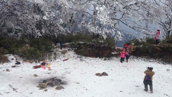 Chùm ảnh: Băng tuyết phủ trắng xóa vùng núi Cao Bằng
