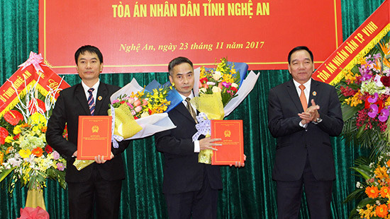 Công bố quyết định bổ nhiệm chức vụ Phó chánh án TAND tỉnh Nghệ An 