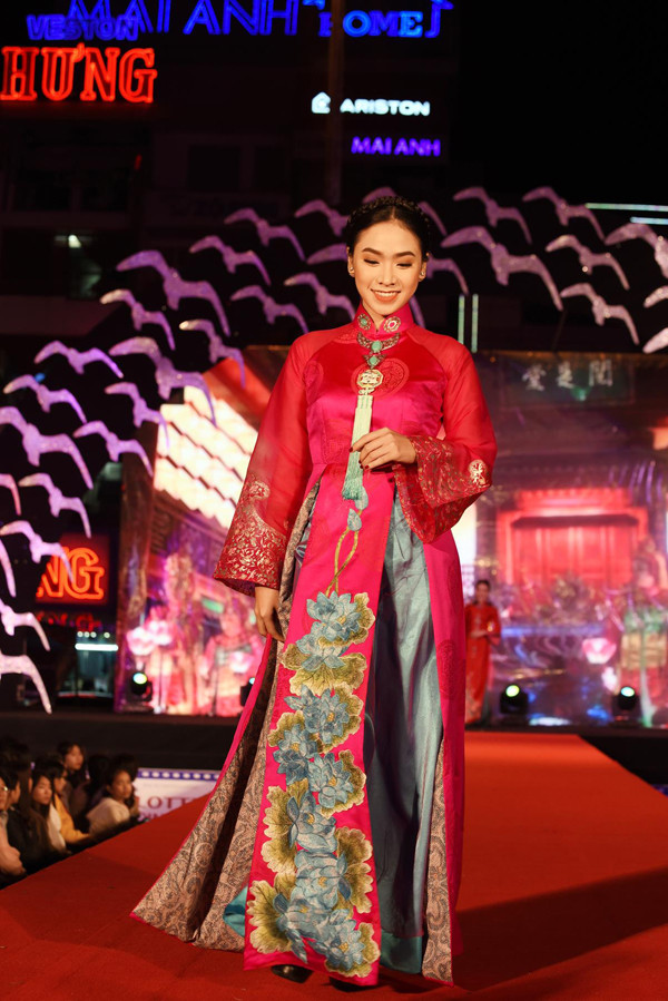 Mãn nhãn với đêm thời trang đầu tiên của Liên hoan phim Việt Nam 2017