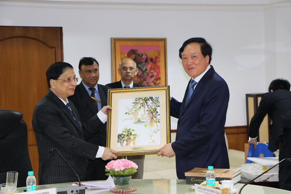 Chánh án Nguyễn Hòa Bình dẫn đầu Đoàn công tác TANDTC thăm Ấn Độ