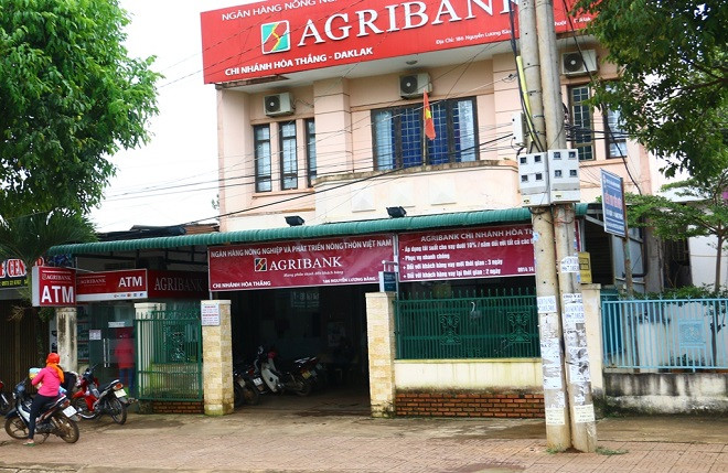 Đắk Lắk: Người đàn ông bịt mặt xông vào ngân hàng nổ súng cướp bất thành
