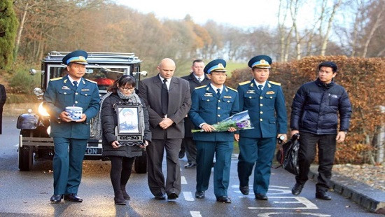 Lễ tang phi công Nguyễn Thành Trung diễn ra tại hạt Buckinghamshire, nước Anh