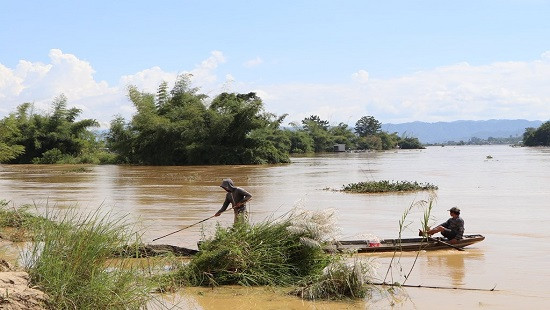 Tìm thấy thi thể 2 em học sinh bị lũ cuốn trên sông Krông Ana