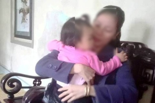 Bé gái 16 tháng tuổi nghi bị bạo hành ở nhà giữ trẻ