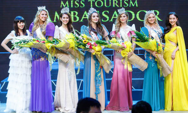 Liên Phương đăng quang Á hậu 1 Hoa hậu Đại sứ du lịch thế giới 2017