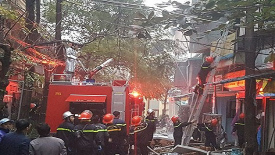 Hà Nội: Cháy lớn tại cửa hàng kinh doanh phụ tùng ô tô