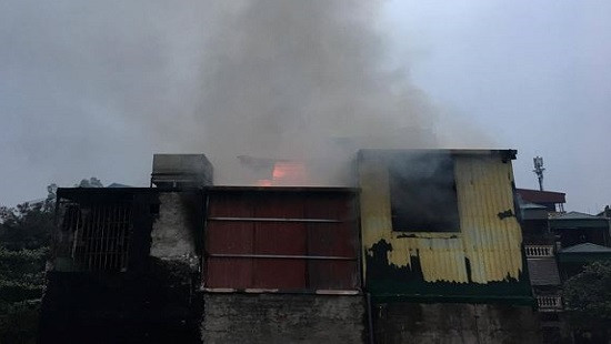 Hà Nội: Cháy lớn tại cửa hàng kinh doanh phụ tùng ô tô