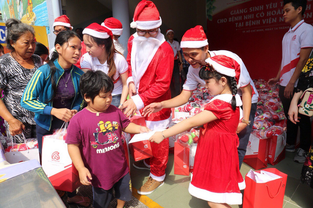 Giáng sinh ấm áp cùng Việt Hưng Phát tại Bệnh viện Nhi Đồng 1