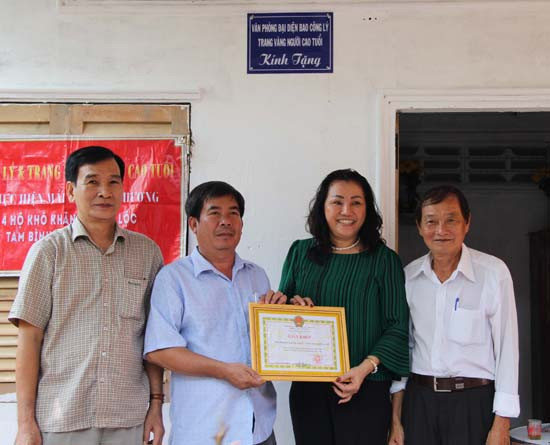 Báo Công lý trao tặng nhà đại đoàn kết tại Vĩnh Long