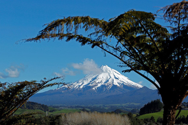 Núi Taranaki, New Zealand (Ảnh: Reuters)