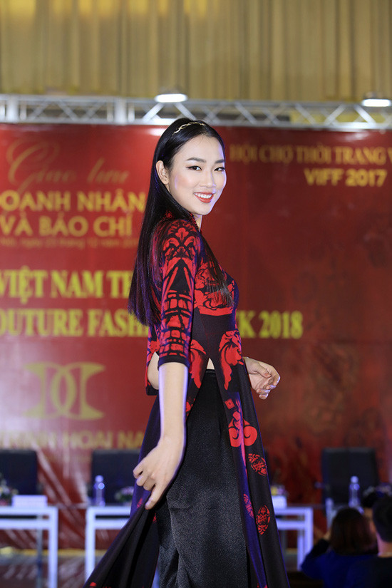 Paris Fashion Week - Haute Couture 2018: NTK Việt nào vinh dự mở màn?