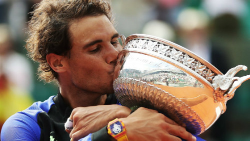 Nadal với danh hiệu Roland Garros thứ 10. Ảnh: Reuters.