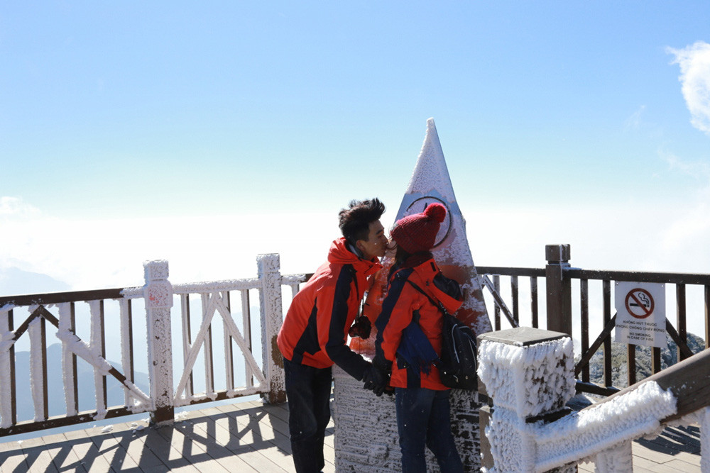 Bật mí cách pose hình trong mưa tuyết siêu lãng mạn trên đỉnh Fansipan